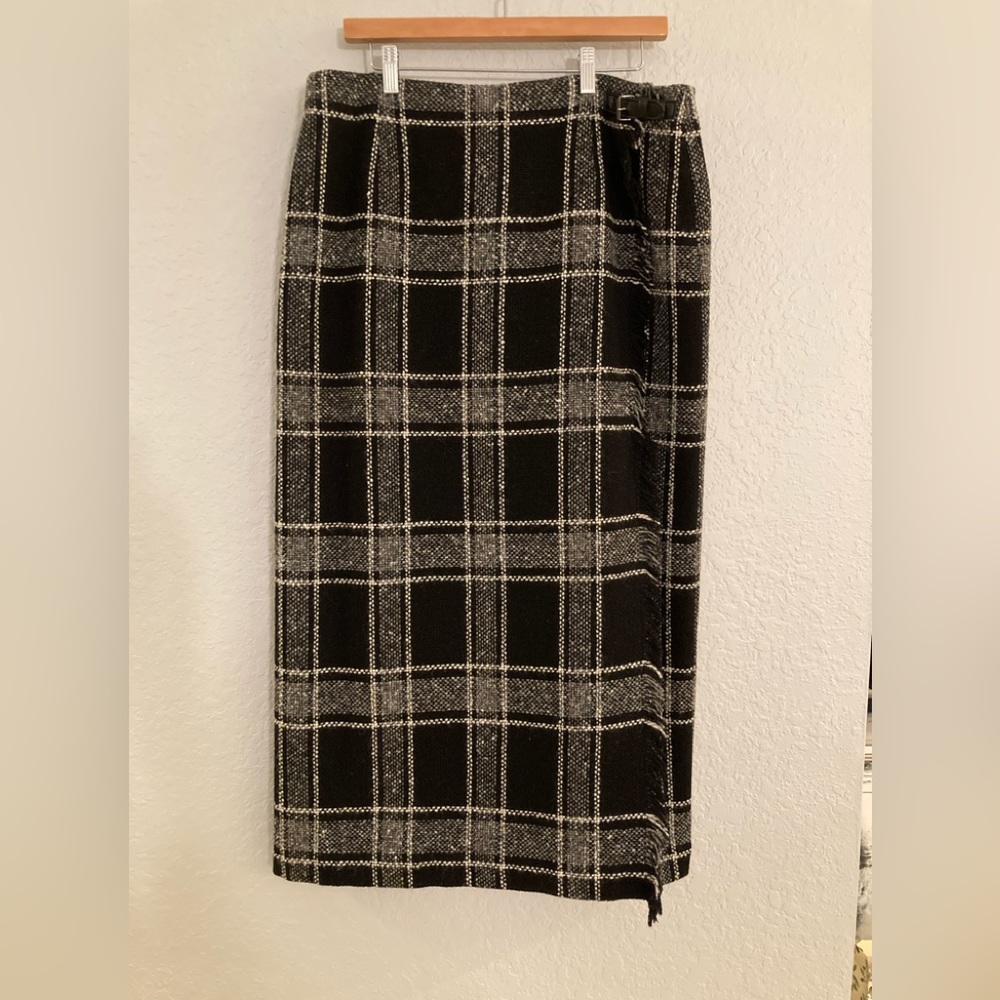TALBOTS plaid wool wrap skirt black/white Size 18
